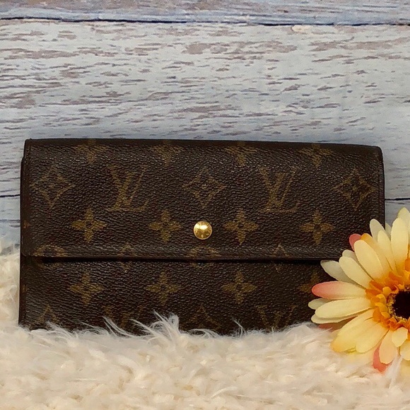 Louis Vuitton Handbags - Authentic Louis Vuitton Long International Wallet